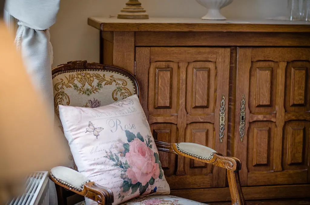 The White Queen B&B Bruges Bed & Breakfast